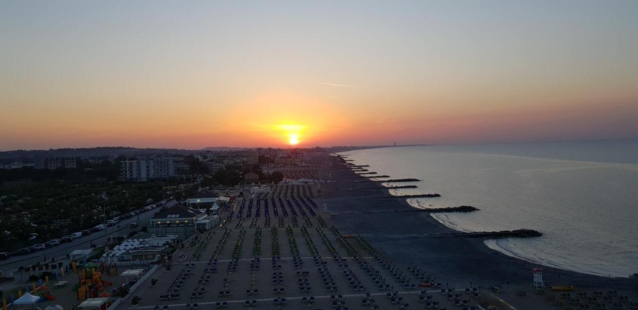 Sul Mare... Apartment Misano Adriatico Exterior photo